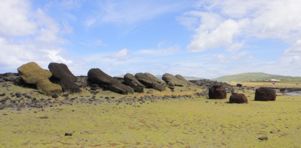 11-moai renversés